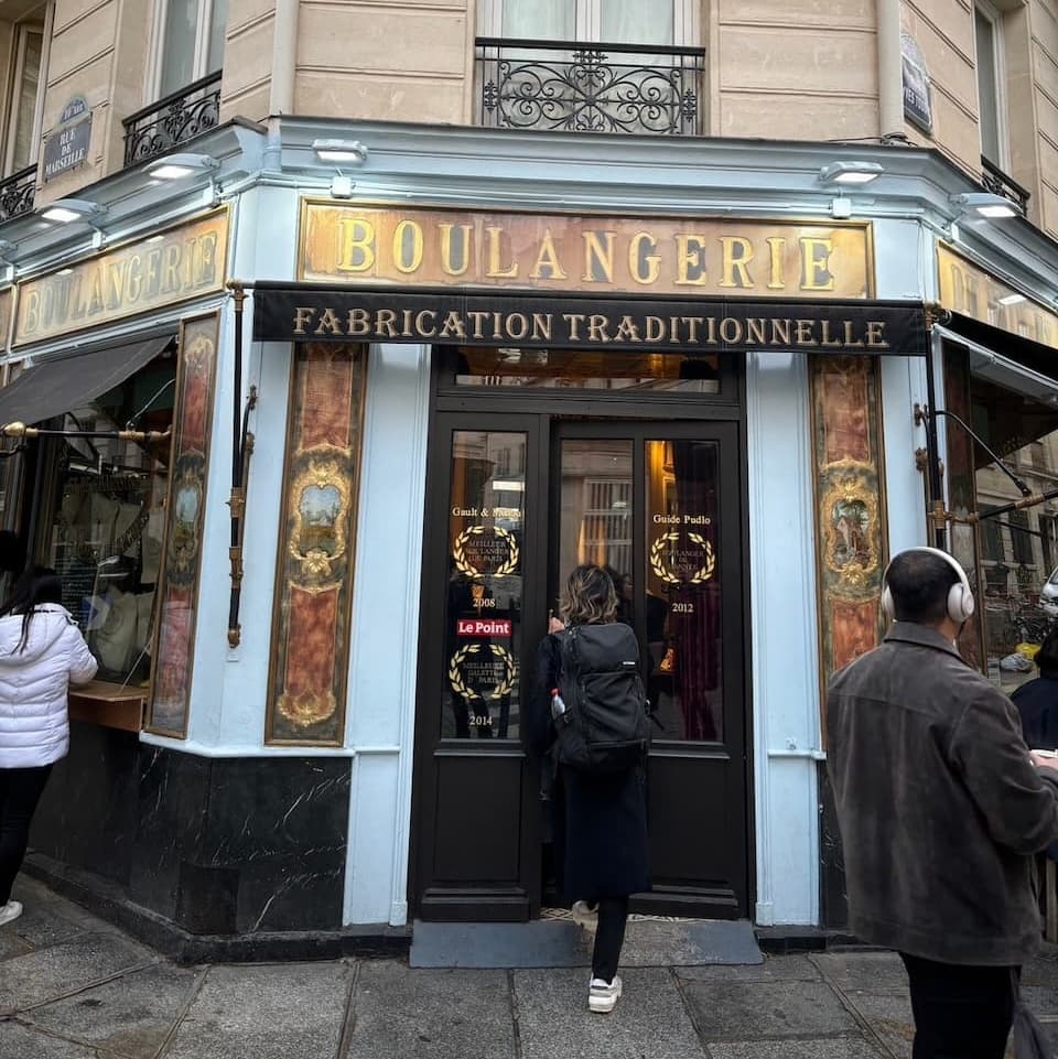こんな感じの外観のお店です