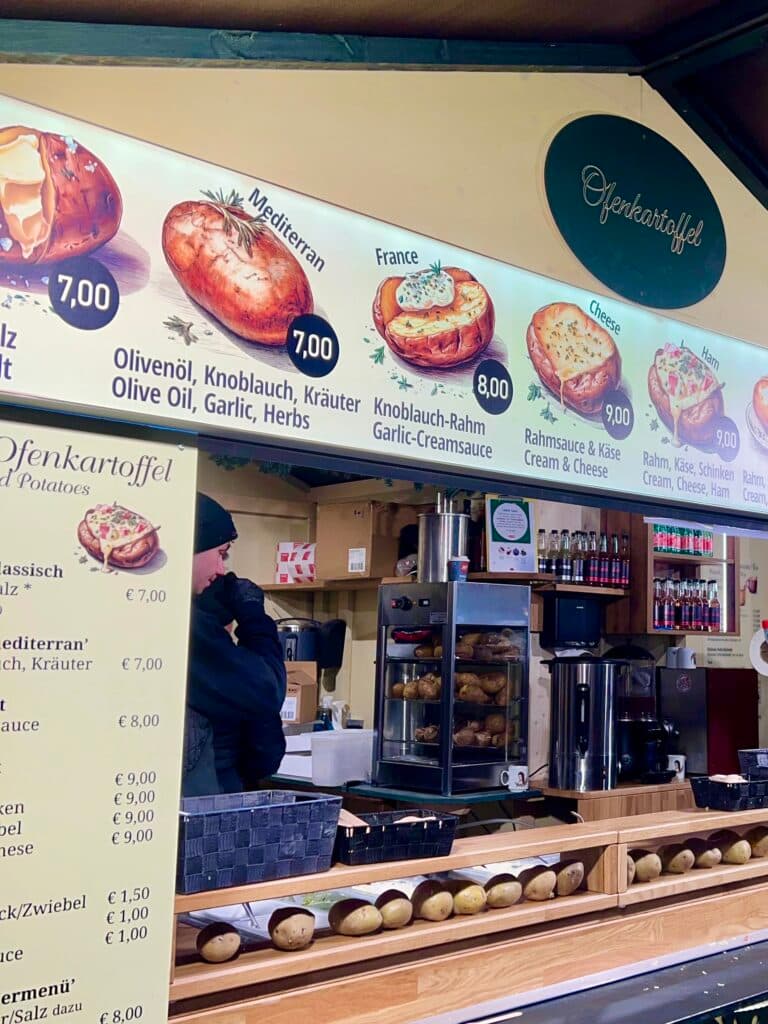 🇦🇹版じゃがバタ?ガーリックやチーズ、ハムのトッピングも⭕️