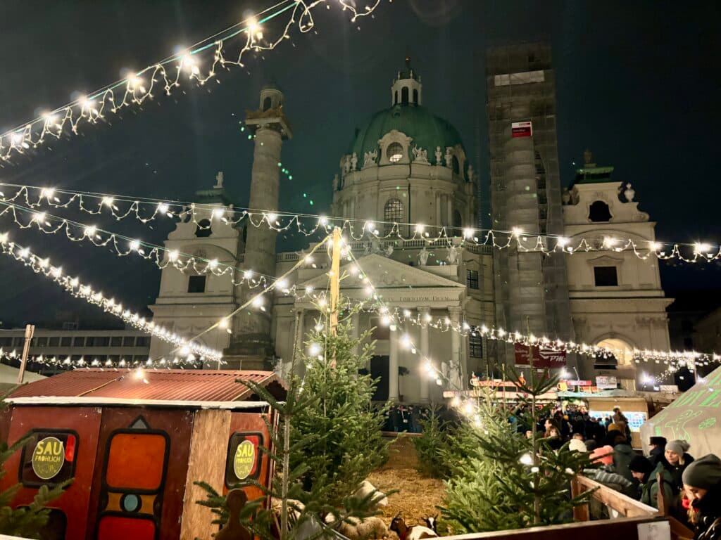 教会前でクリスマスマーケットやってた!