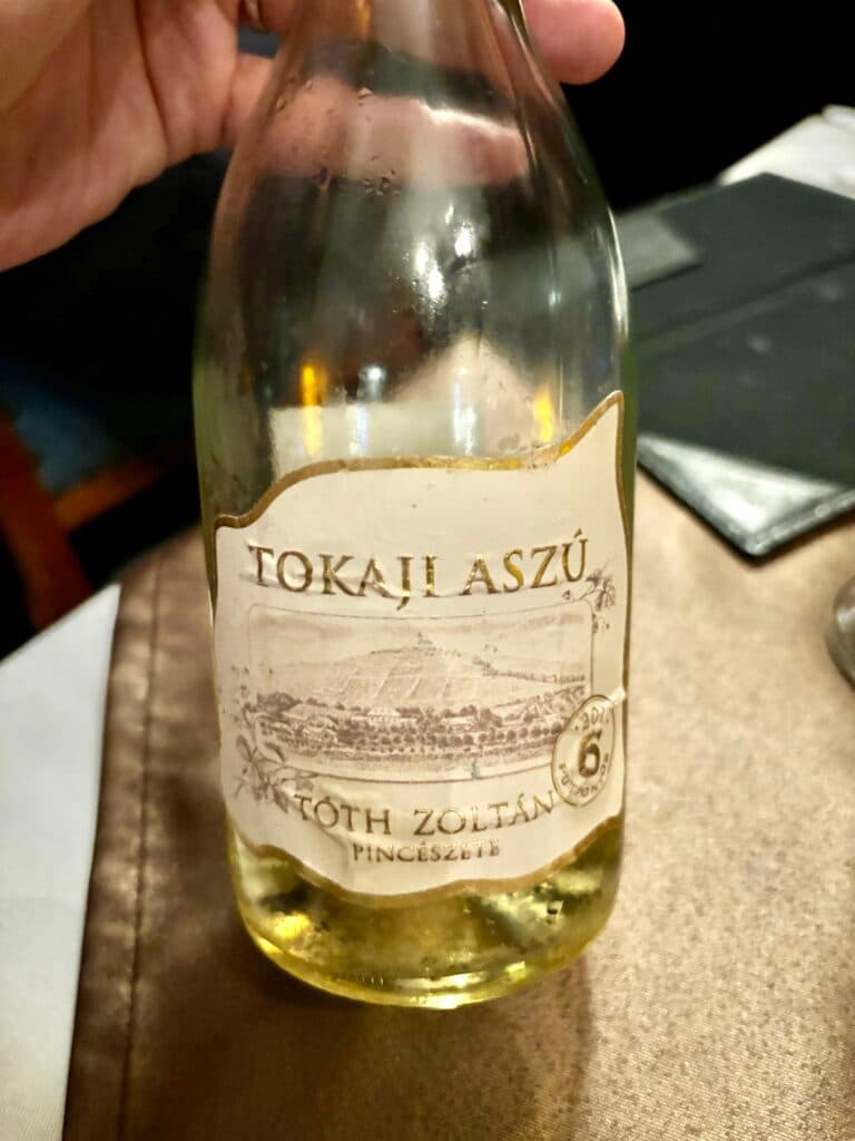 サービスでいただいたトカイワインがびびるくらい美味